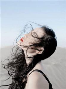 她是她的药